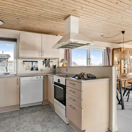 3 Bedroom Lovely In Semesterbostad