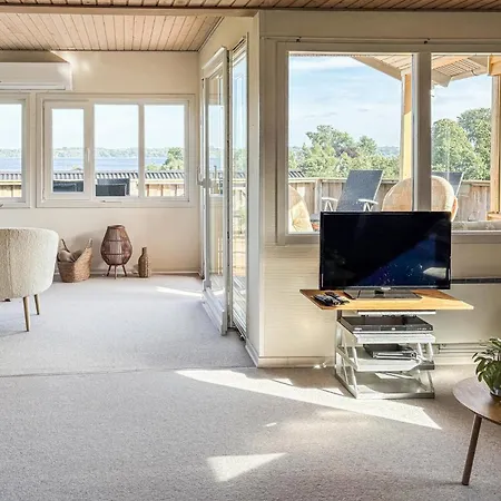 3 Bedroom Lovely In 度假居 *